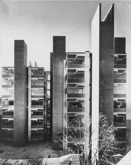 Louis-Kahn-Alfred-Newton-Richards-Medical-Research-and-Biology-Building-Philadelphia